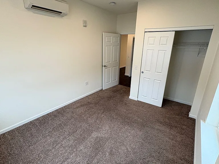 East Breeze — Photo 21