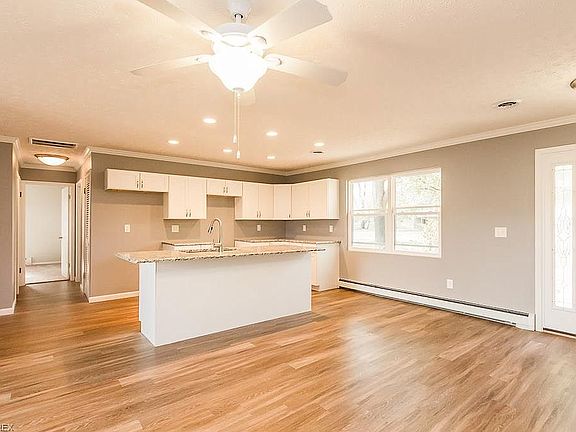 4th image of 215 Forest St