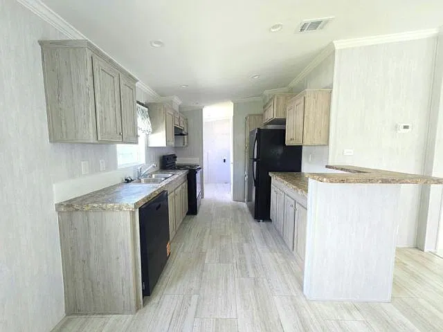 3323 NE 14th St — Photo 3