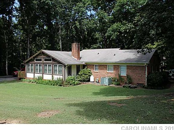 3rd image of 100 Sherry Dr