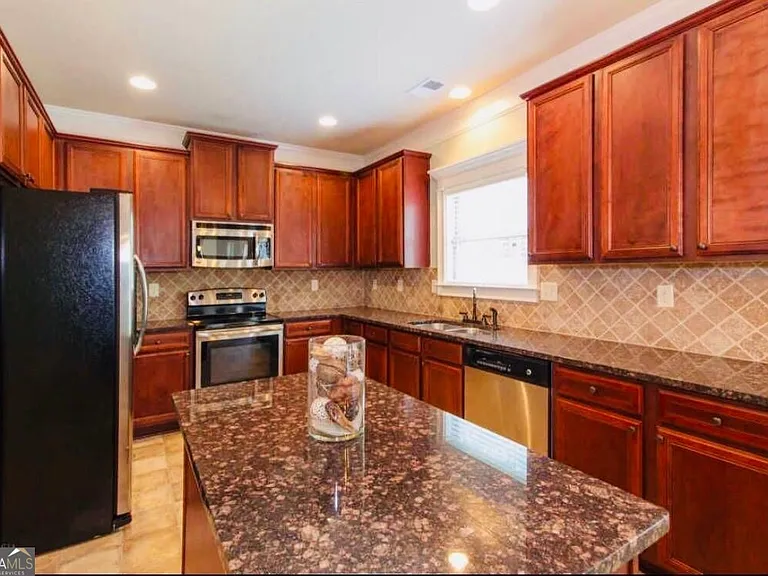 75 Village Park Dr — Photo 6