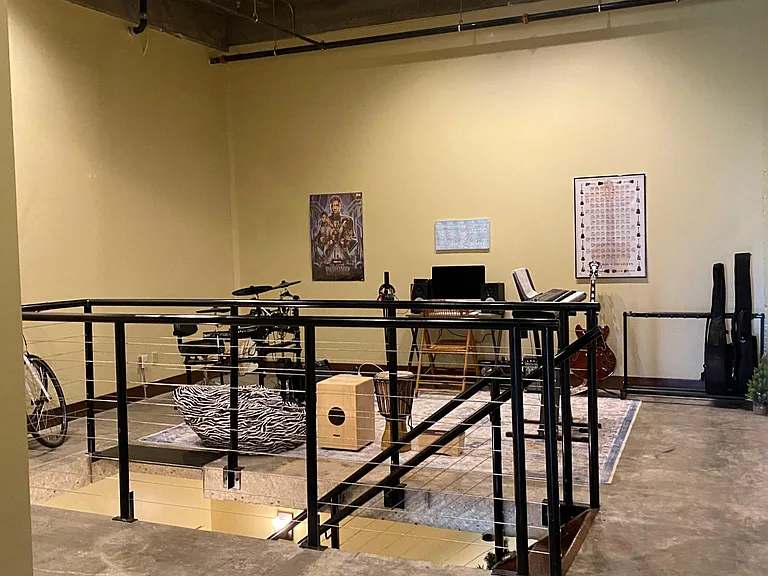 This space could be used as an office or 2nd bedroom