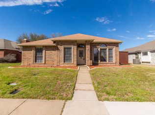 979 Downey Dr, Lewisville, TX 75067