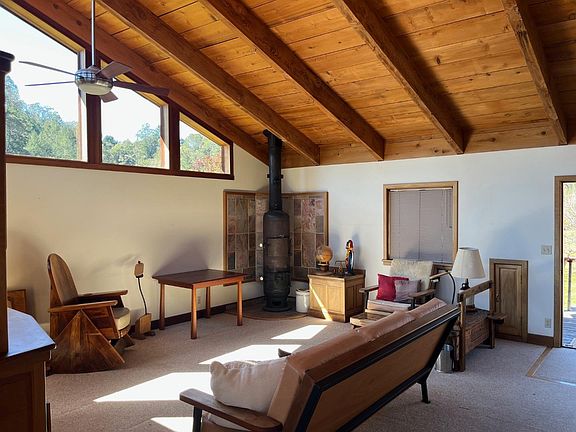 5th image of 1557 Day Valley Rd