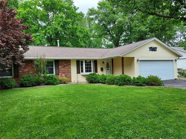 1403 Butternut Dr, Greenville, IL 62246