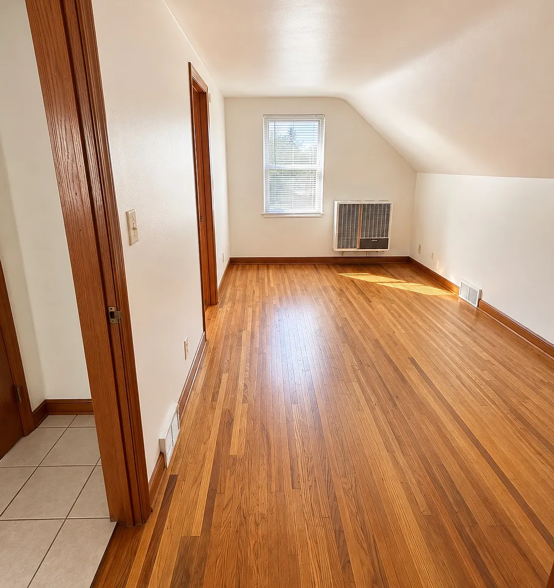 1 bed, 700 sqft, $899 — Photo 2