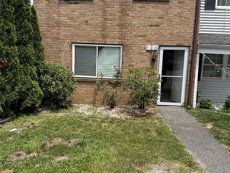 136 Hill Cres — Photo 1