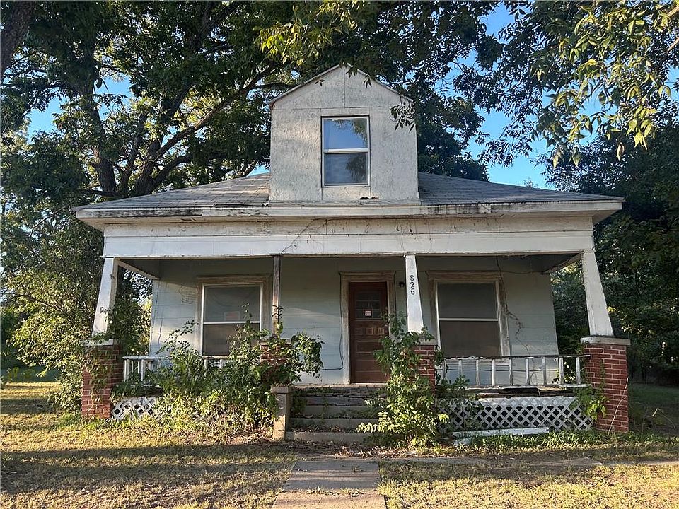 1st image of 826 Tank Ave