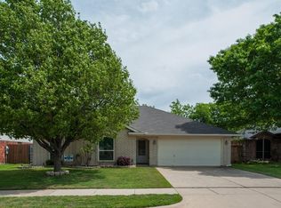 113 Roberts Dr, Saginaw, TX 76179
