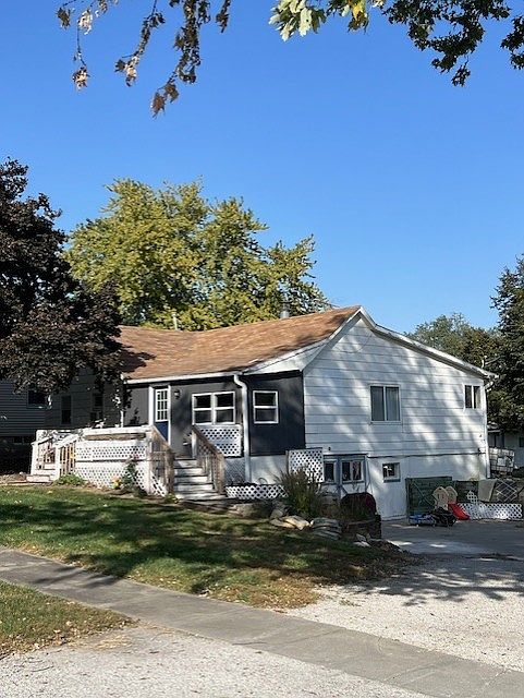 2nd image of 311 N Sherman St
