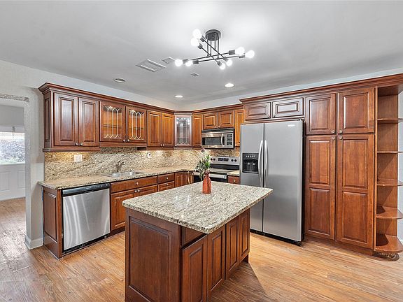 3rd image of 5120 NE 22nd Avenue