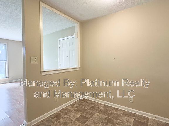 5th image of 807D Golfview Pl