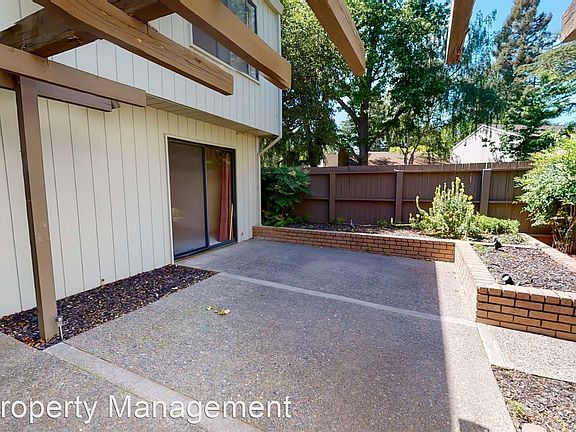 2nd image of 800 Elmhurst Cir