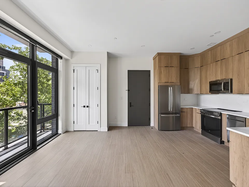 4918 Vernon Blvd #5B