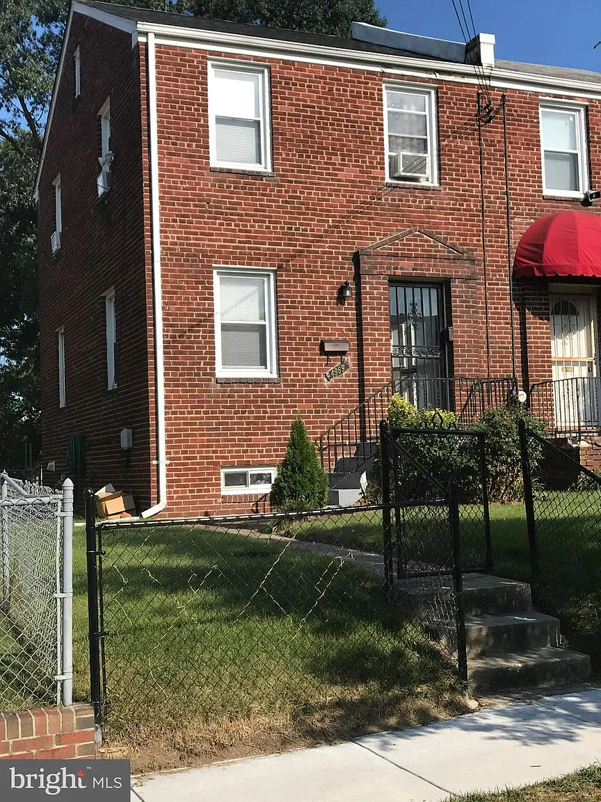 4969 8th St NE photo 1