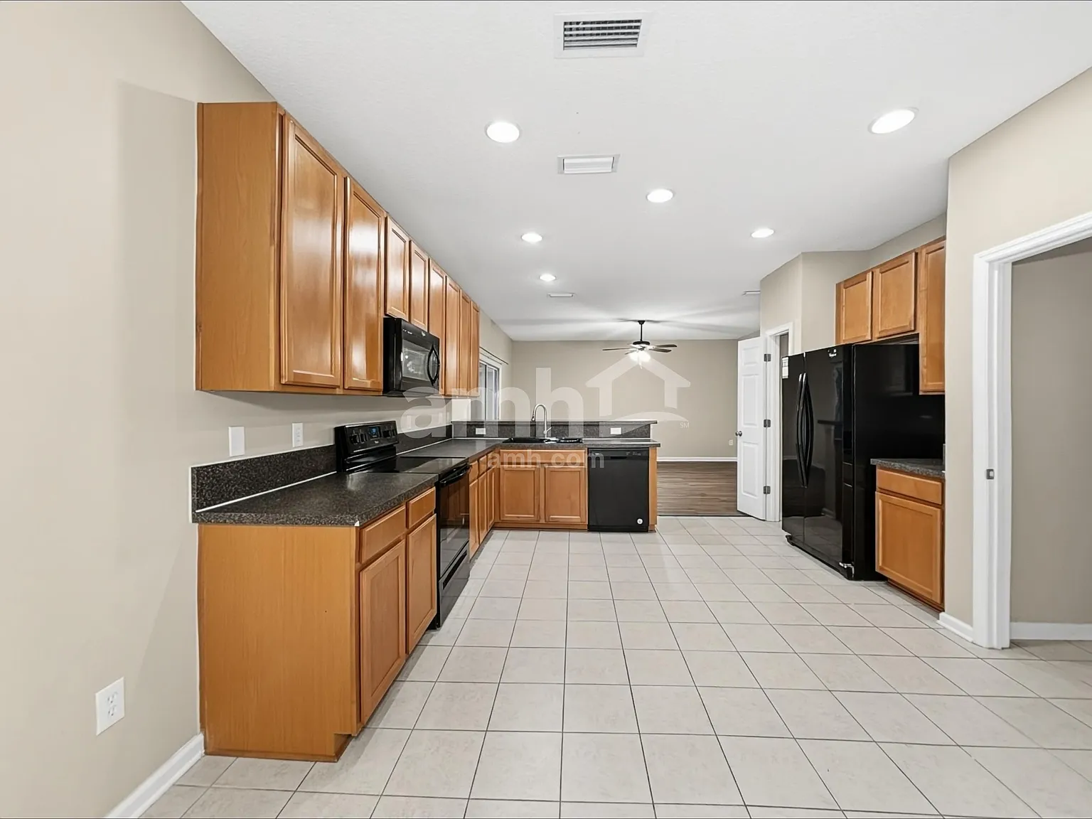 4 bed, 2.5 bath, 2537 sqft, $3,100 — Photo 3