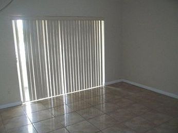 2nd image of 1450 NE 191st St APT 304