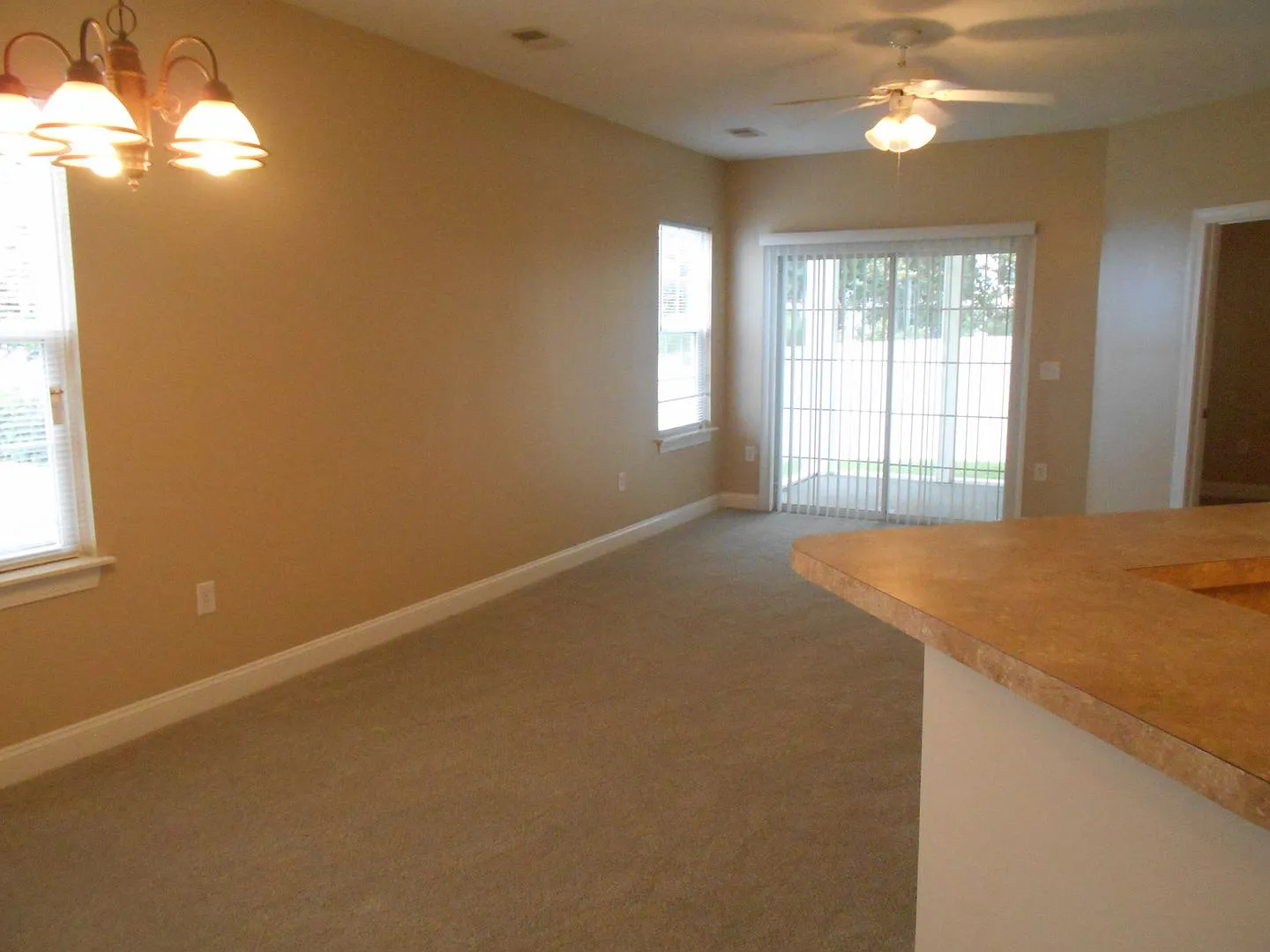 3 bedroom, 2 bath condo in Fountain Pointe — Photo 3