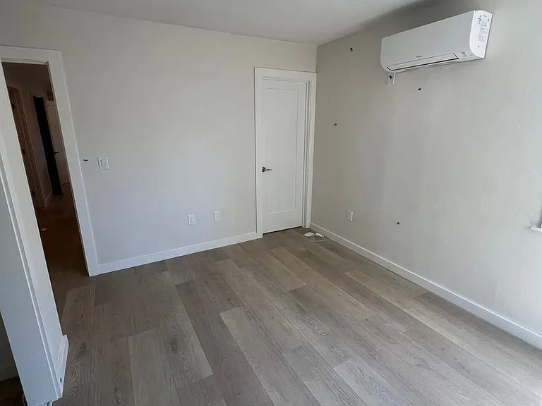 584 N 2nd St — Photo 10