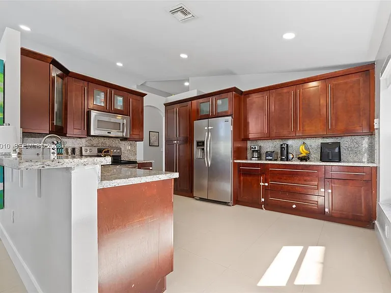 18061 SW 33rd St — Photo 15
