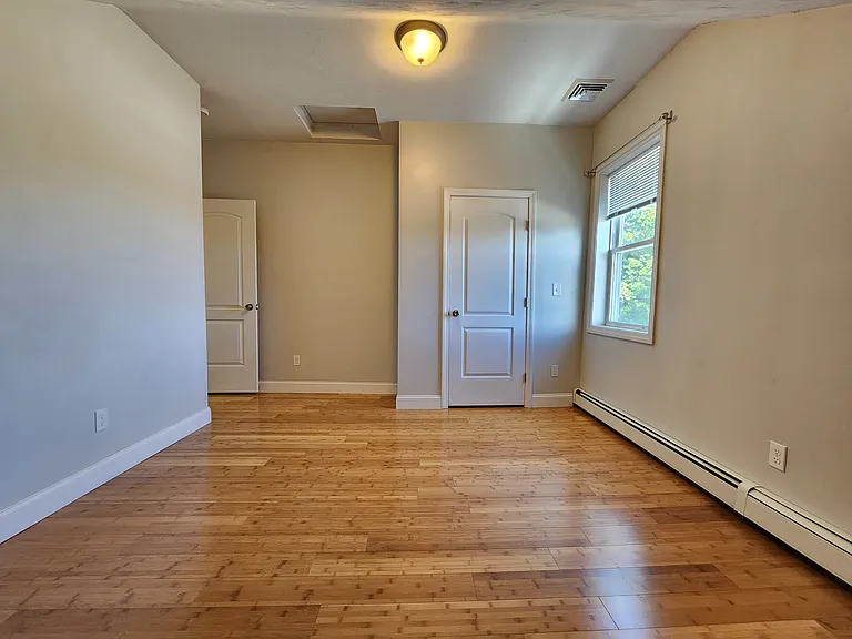 93 1st St #5 — Photo 8