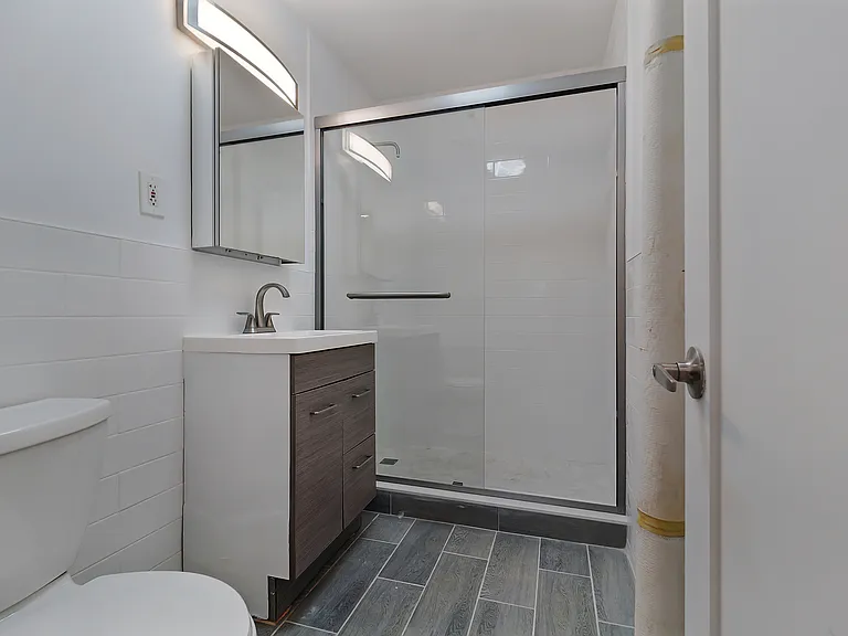 350 W 47th St #Penthouse 5A — Photo 12
