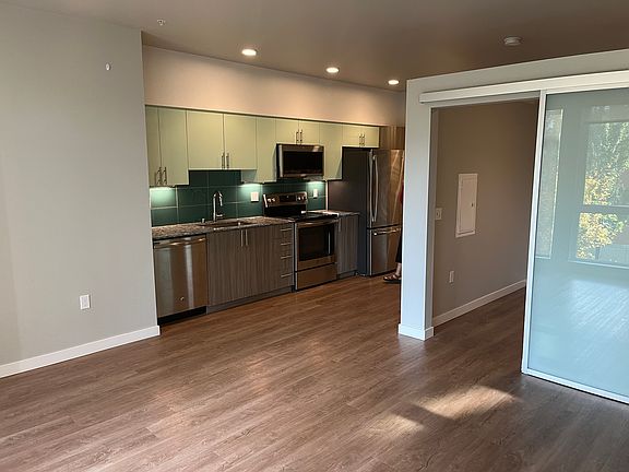 5th image of 1085 103rd Ave NE APT 216