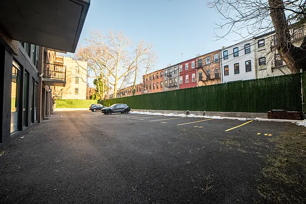 Rented by Twin Group | media 33