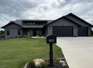 3803 Falcon Ridge Dr, Janesville, WI 53548