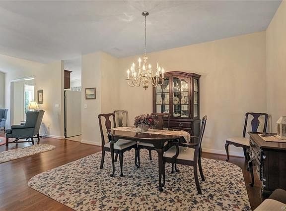4th image of 3401 Edwardsville Dr