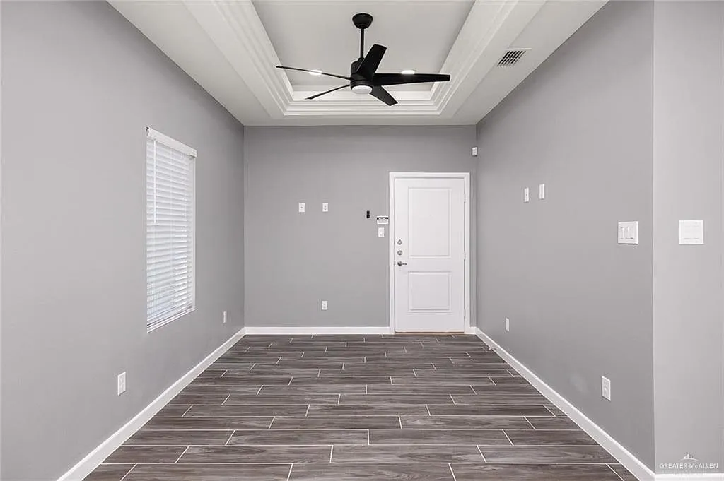 3 bed, 2.0 bath, 4222 sqft, $1,325 — Photo 3