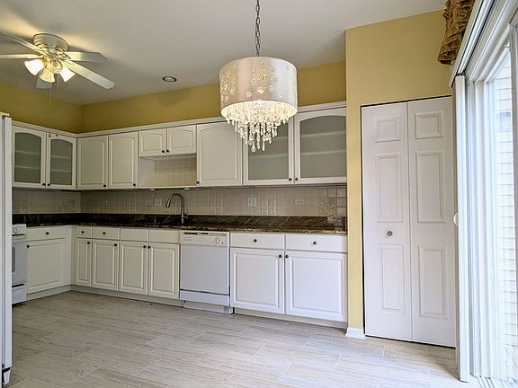 5th image of 2878 N Greenwood Ave