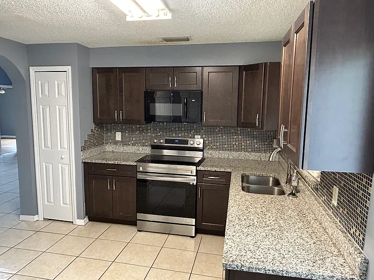 3110 Summer House Dr — Photo 10