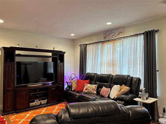 4th image of 3 Buckley Meadows Dr