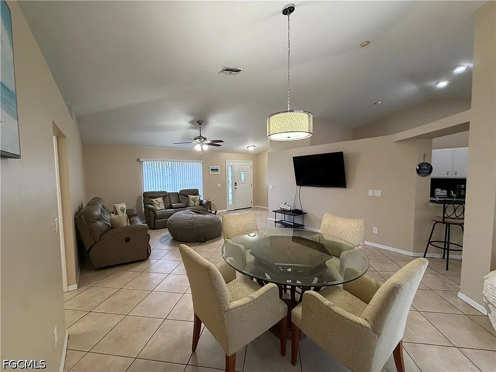 3 bed, 2.0 bath, 1778 sqft, $2,895 — Photo 3