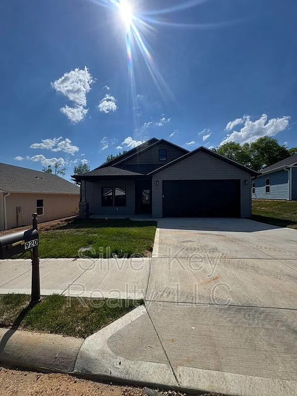 3 bed, 2.0 bath, 1500 sqft, $2,495 — Photo 1