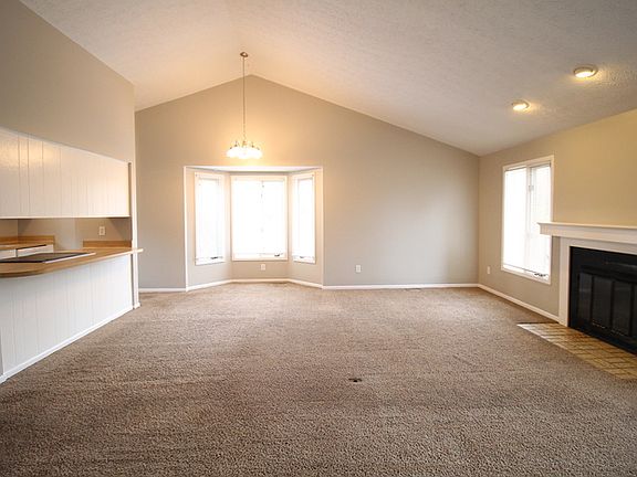 5th image of 36 Keene Dr