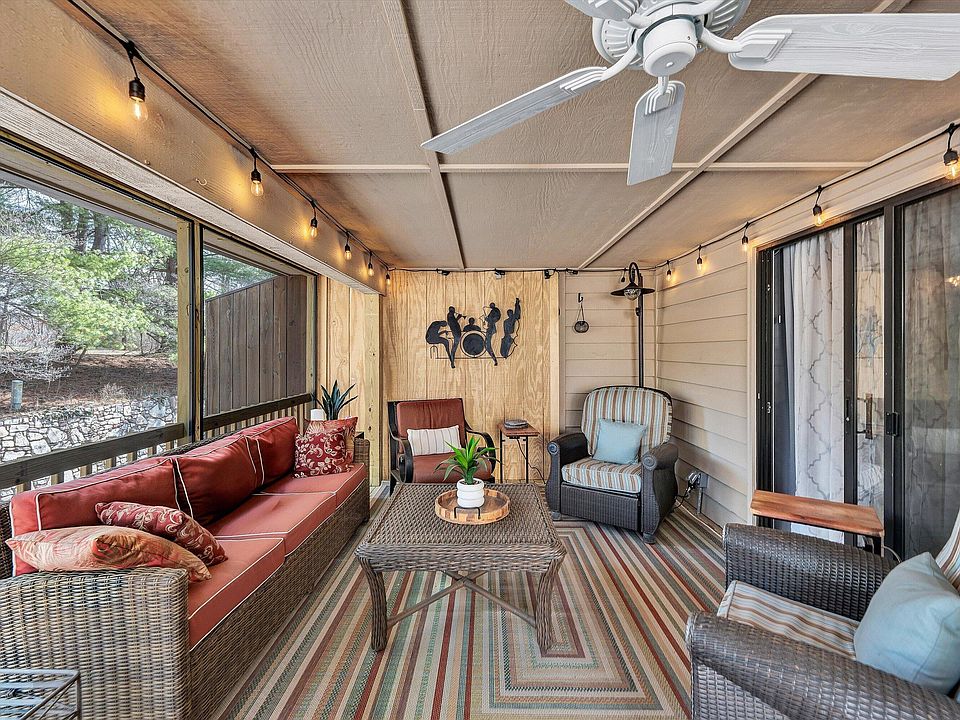 1st image of 209 Windward Dr SW #209