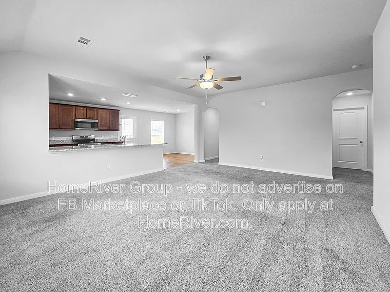 4 bed, 2.0 bath, 1724 sqft, $2,545 — Photo 3