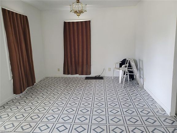 3rd image of 309 Connecticut Ave