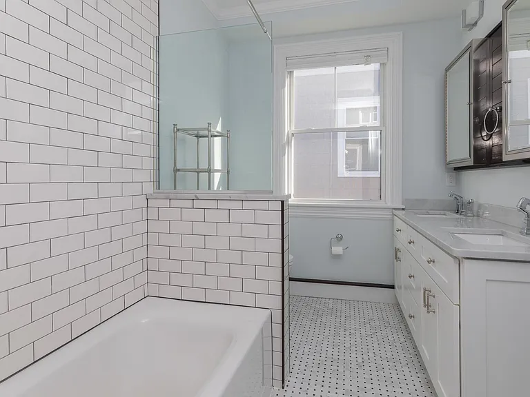 27 Howland St #2 — Photo 10
