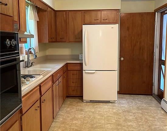 4th image of 372 Cleveland Ave
