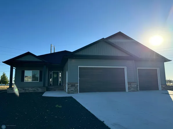 5733 Wildflower Dr S, Fargo, ND 58104