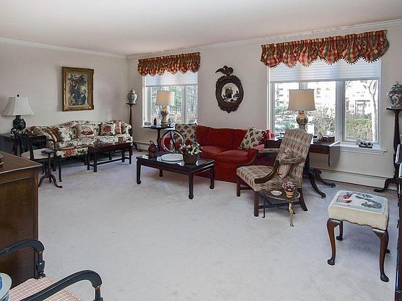 3rd image of 10 Longwood Dr Unit 269