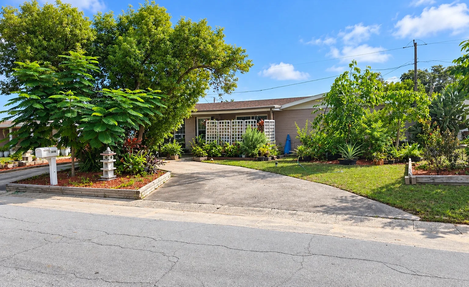 3 bed, 1116 sqft, $2,100 — Photo 1