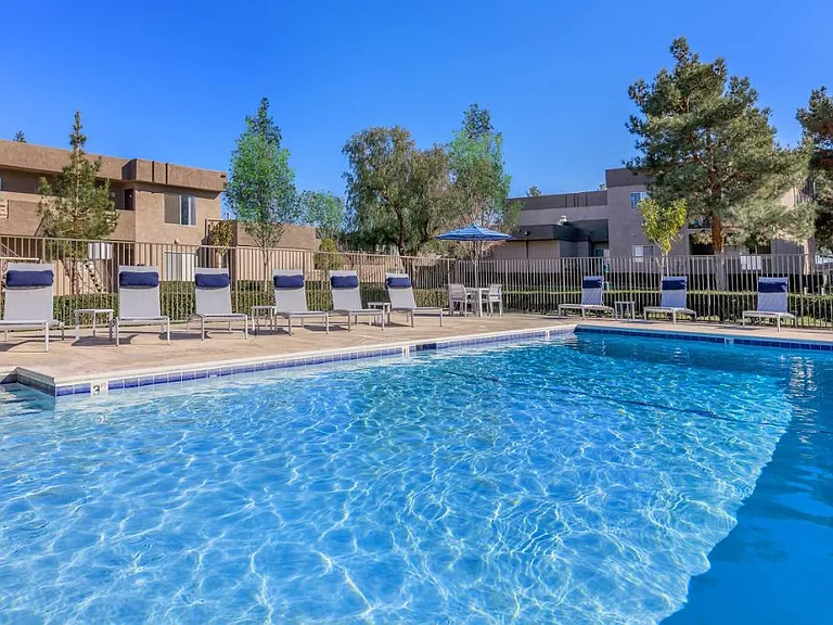 Sunset View Apartments — Photo 4