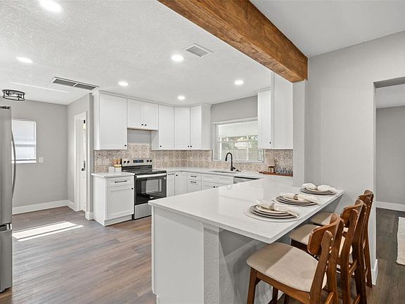 3rd image of 1472 Ruth Rd