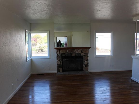 3rd image of 524 Miramar Dr