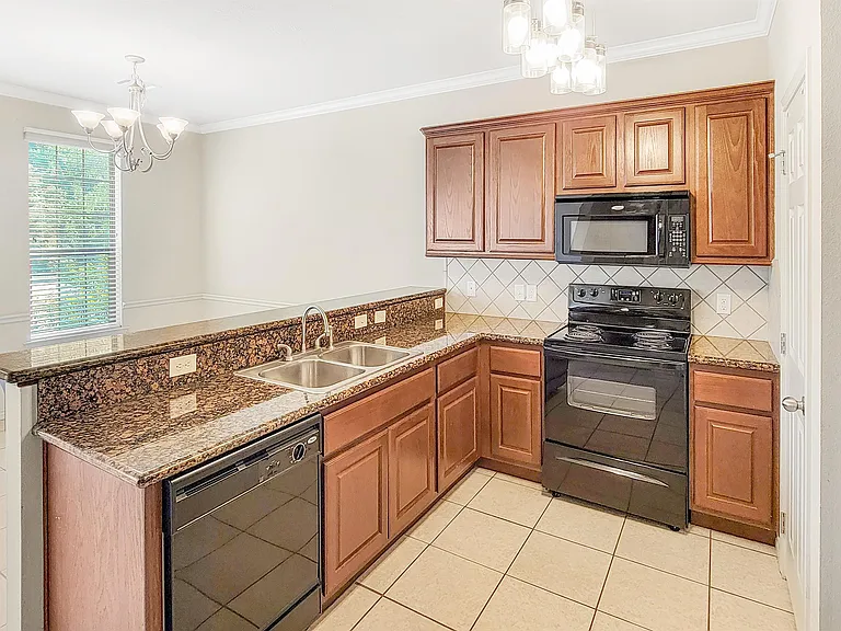 168 Forest Dr #1 — Photo 2