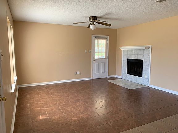 4th image of 2257 Goldbrier Ln